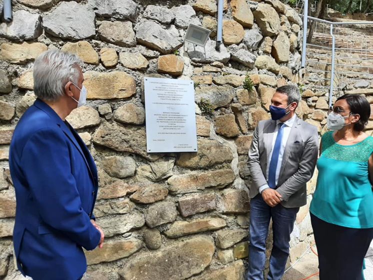 Targa in memoria di Domenico Postiglione fondatore della Tenuta dei Normanni